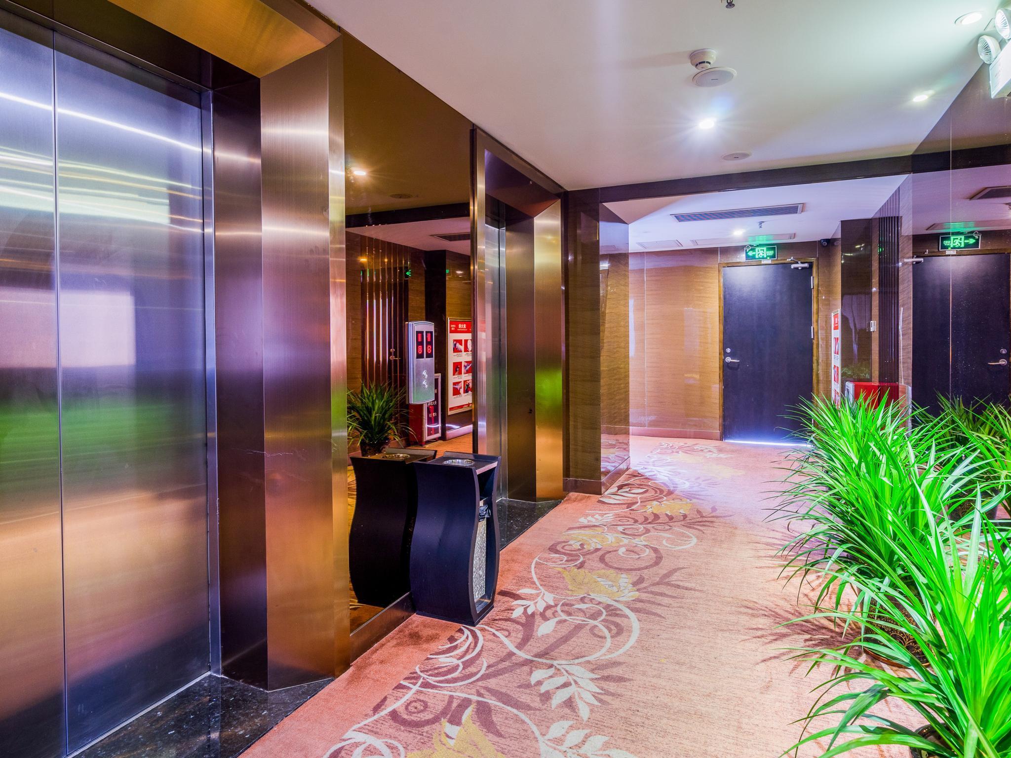 Clayton Hotel-Near Pazhou Exhibition Center Guangzhou Bagian luar foto