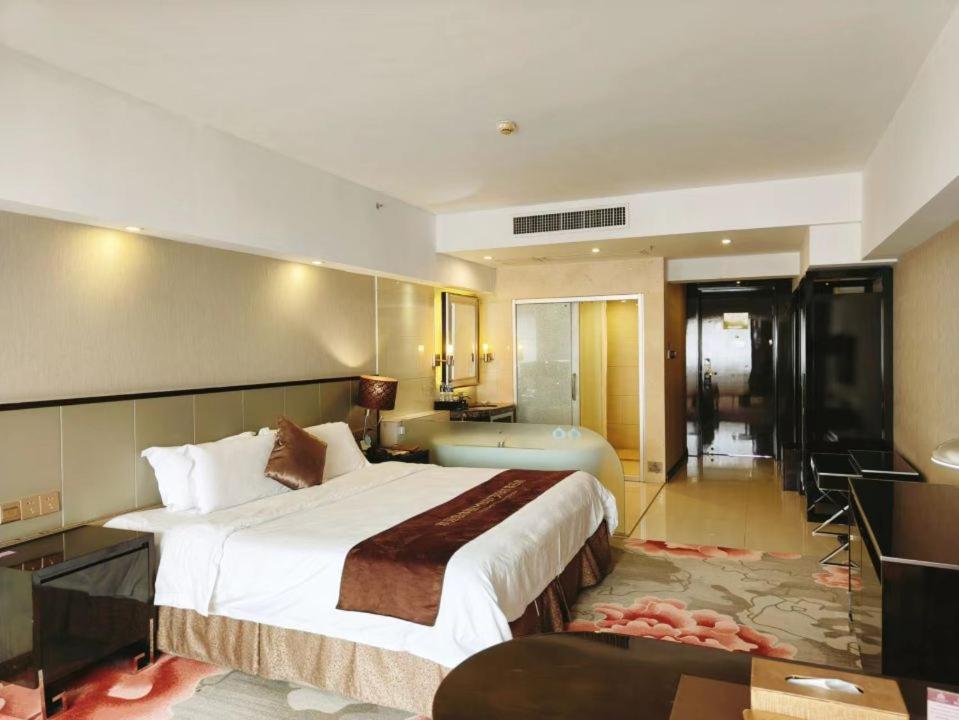 Clayton Hotel-Near Pazhou Exhibition Center Guangzhou Bagian luar foto