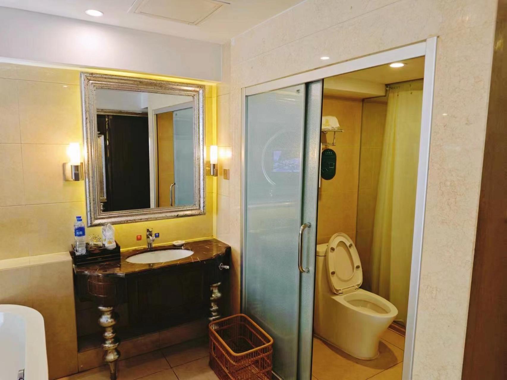 Clayton Hotel-Near Pazhou Exhibition Center Guangzhou Bagian luar foto