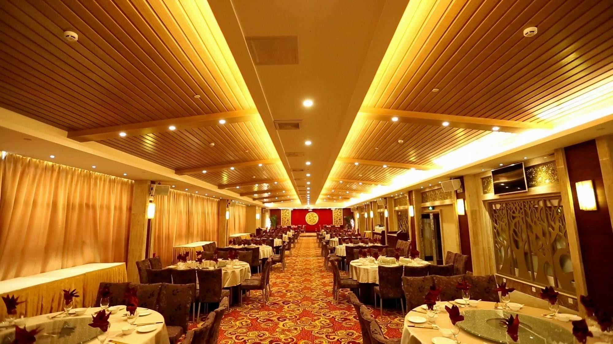 Clayton Hotel-Near Pazhou Exhibition Center Guangzhou Bagian luar foto